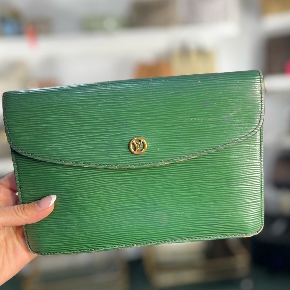 LV GREEN EPI CLUTCH